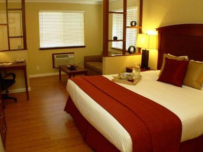 Hotel Quality & Santa Cruz Mountains 2*